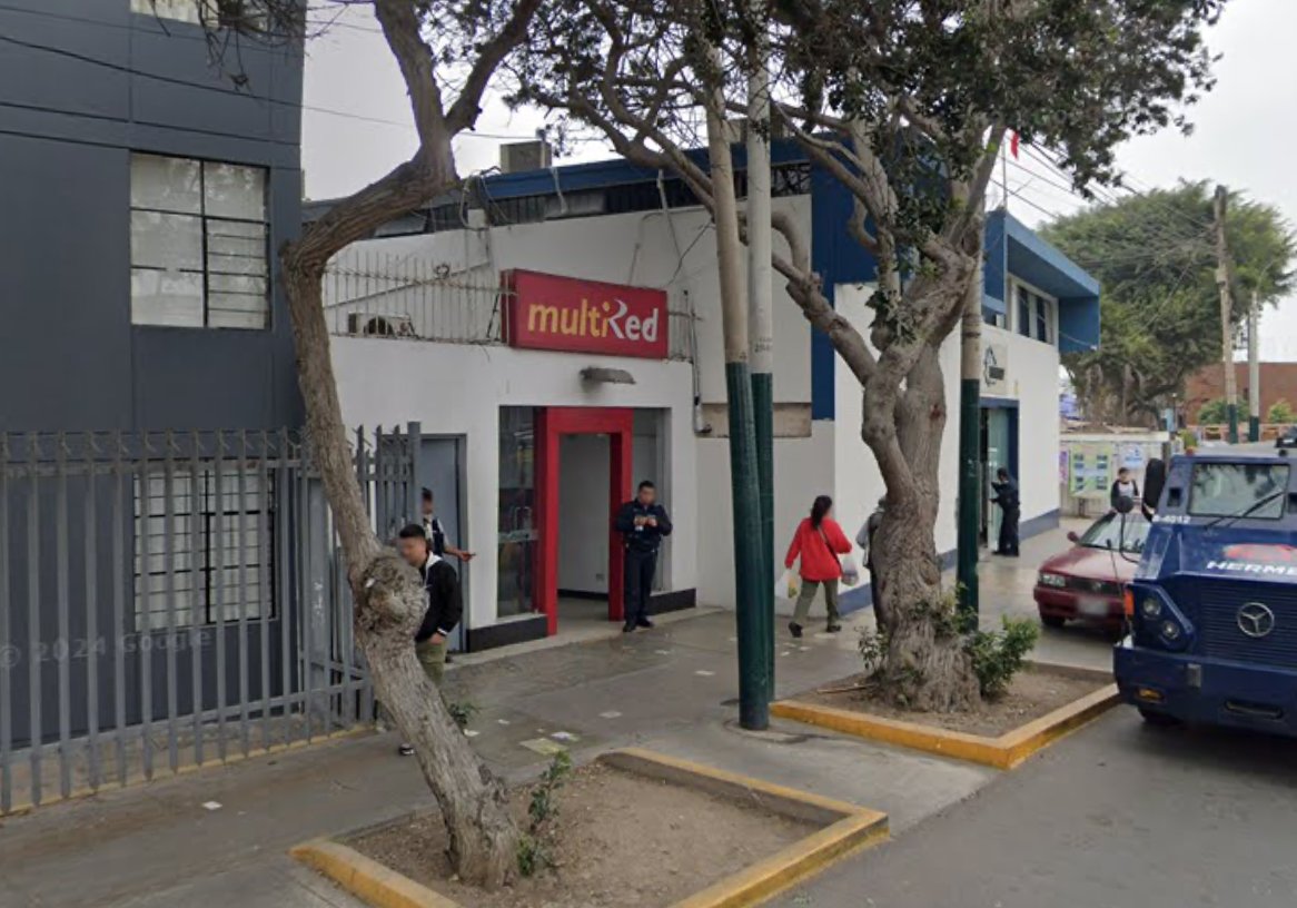 Tengan cuidado en Surco, están robando en los cajeros del Banco de la Nación (Multired). Sucedió en el óvalo de San Roque, en el Jr. Esteban Camere, frente a una garita de serenazgo. Más o menos 5 de la tarde. Modalidad: "Bloqueo e intercambio de tarjeta". Involucrados: al menos