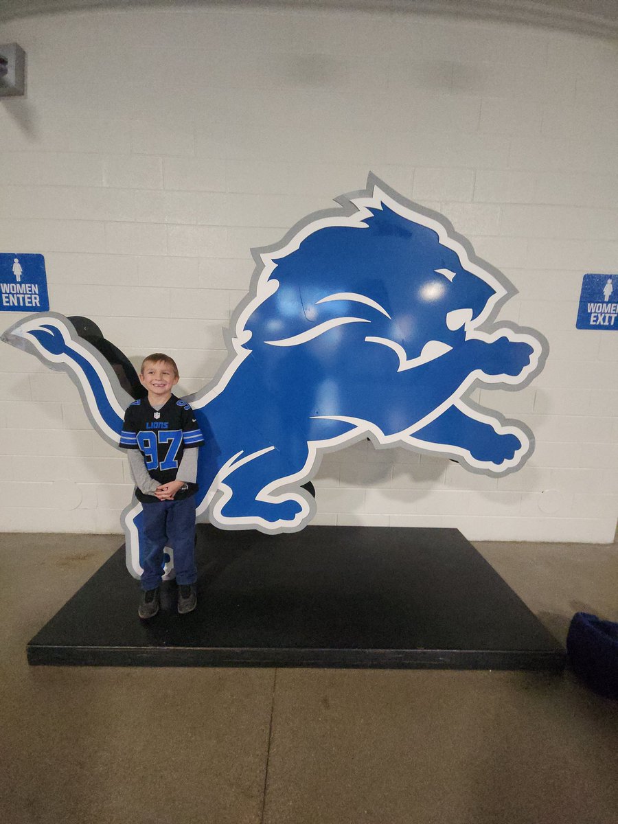 chris_sudo's tweet photo. My son just asked but dad why do the refs not like Detroit, poor kid doesn't know it's the @NFL that hates the @Lions https://t.co/etf381bjNO
