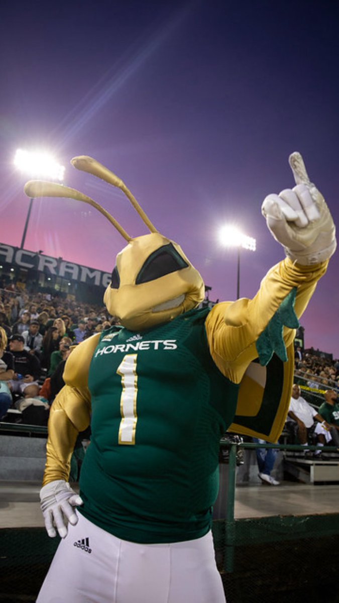 blessed to receive an offer from sacramento state 

<a href="/SacStateFB/">Sac State Football</a>  <a href="/SKYLINEfb/">Skyline Football</a> <a href="/DareceRoberson/">Coach Roberson</a> <a href="/TGrindAthletics/">TeamGrindAthletics</a> #AGTG✝️