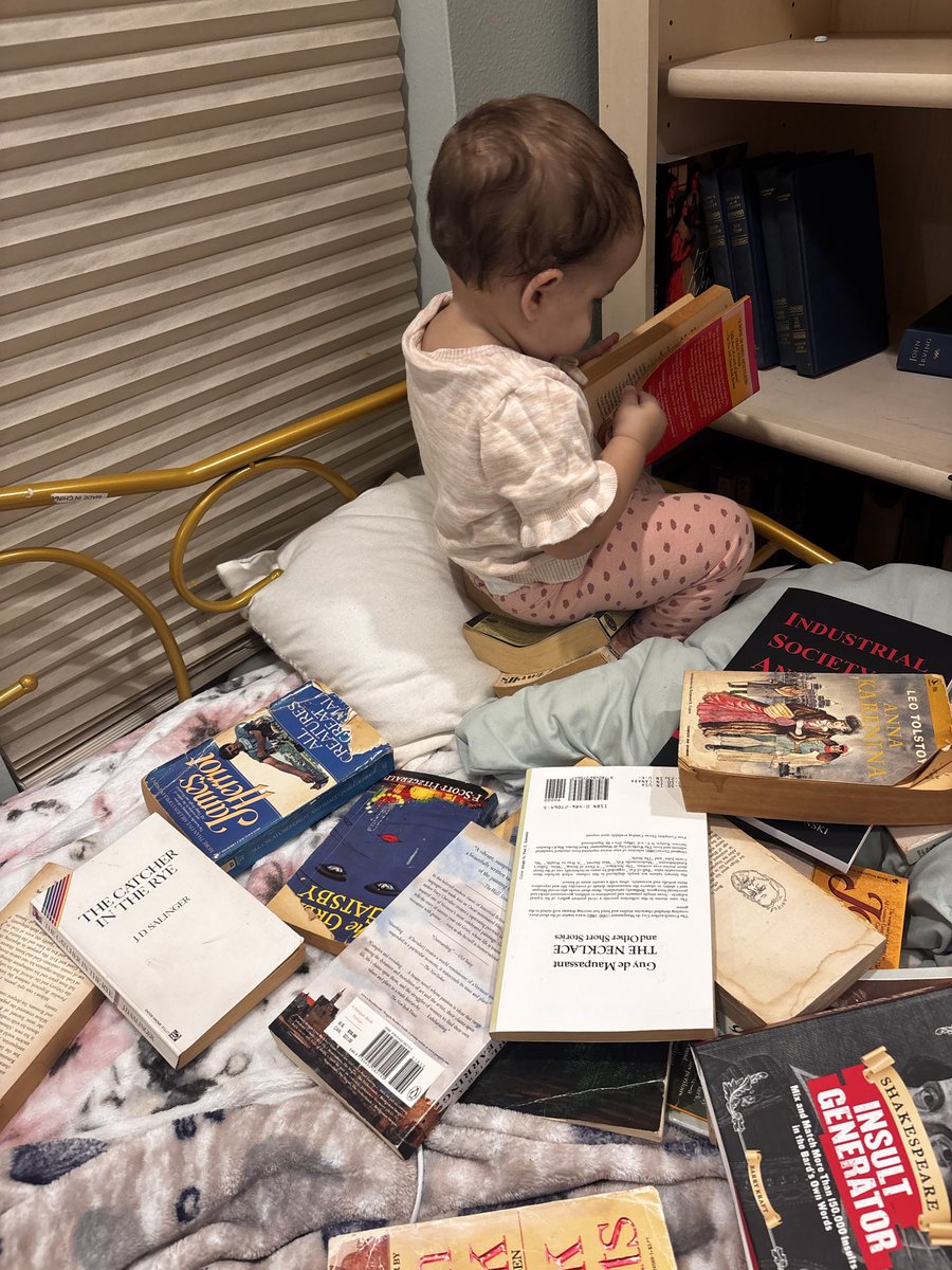 Rebecca 📖 tweet media