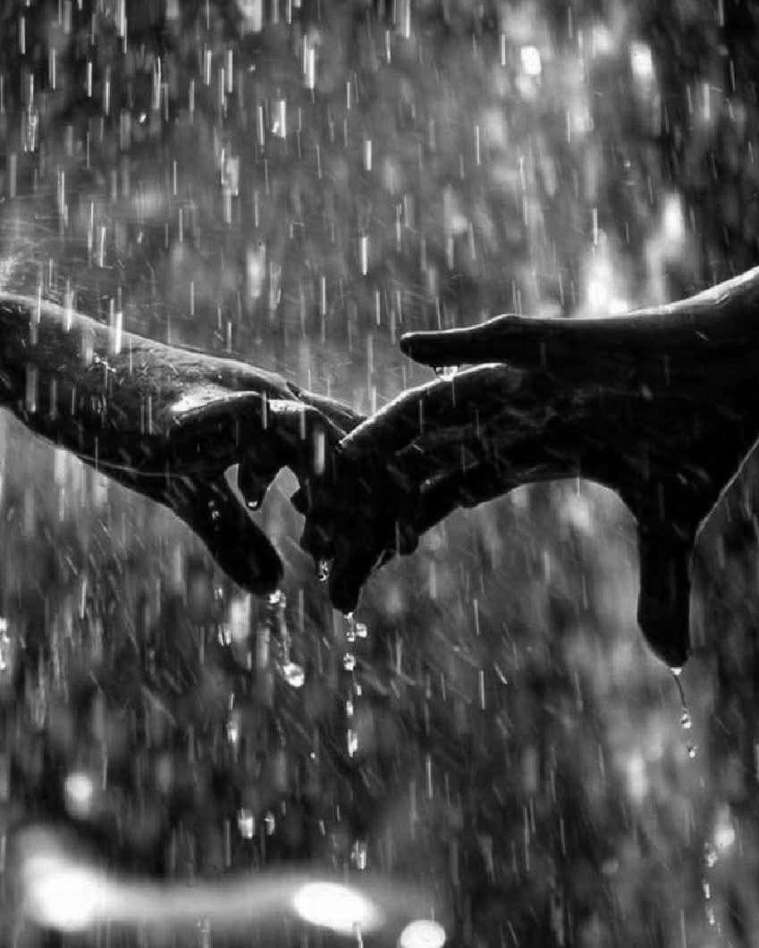 “Nunca se van del alma
quienes nos enseñaron a amar,
                 a creer,
             a resistir.
     Quienes nos regalaron
momentos que aún nos sostienen
              los días difíciles”