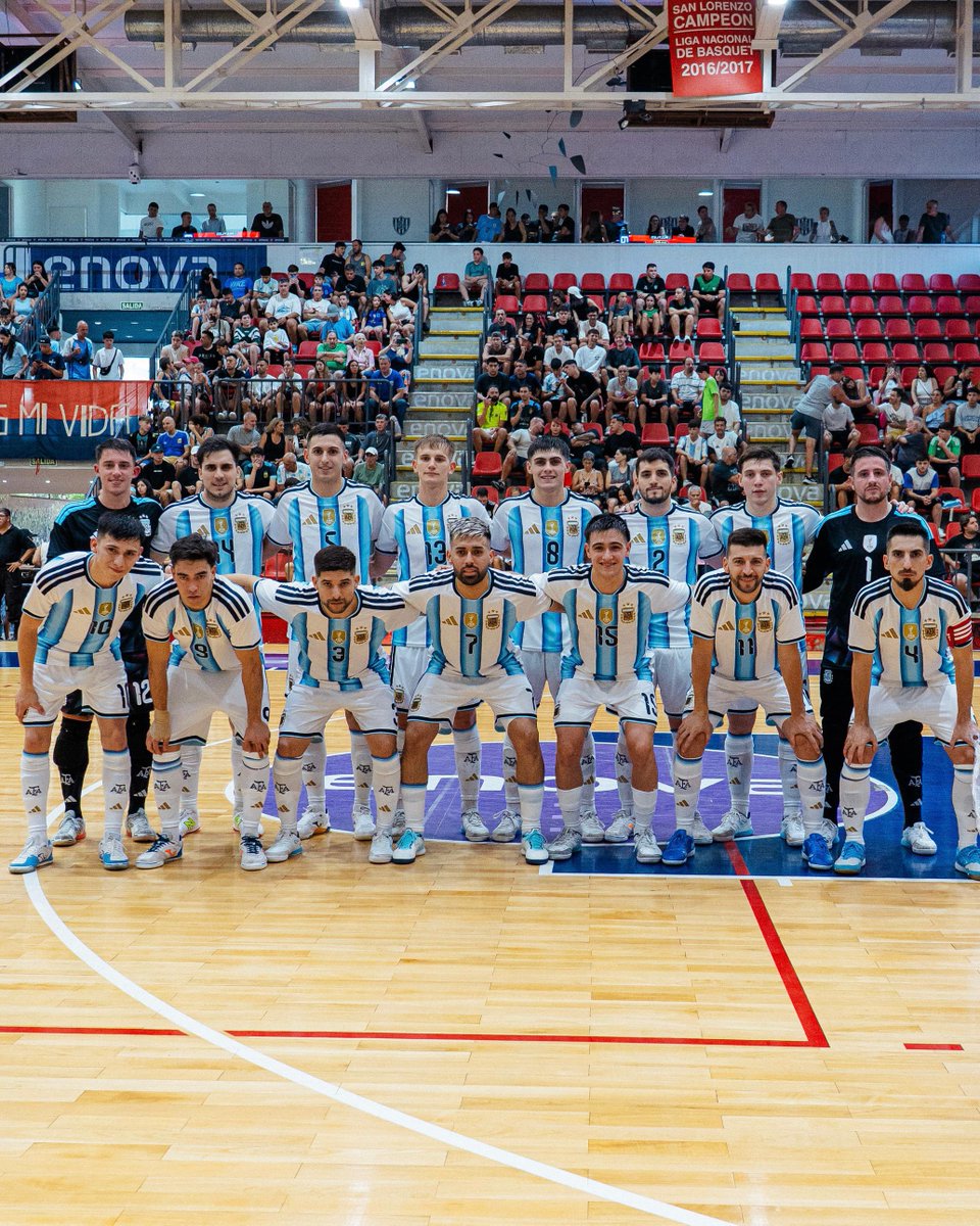 Argentina, en casa 🇦🇷

La Selección Mayor de Futsal jugó por primera vez en el Polideportivo Roberto Pando. En el segundo amistoso de esta fecha FIFA, venció 4-0 a Uruguay. 

⚽️ Goles: Kevin Arrieta, Lucas Granda, Agustín “Titi” del Rey y uno en contra.

📸 AFA Futsal