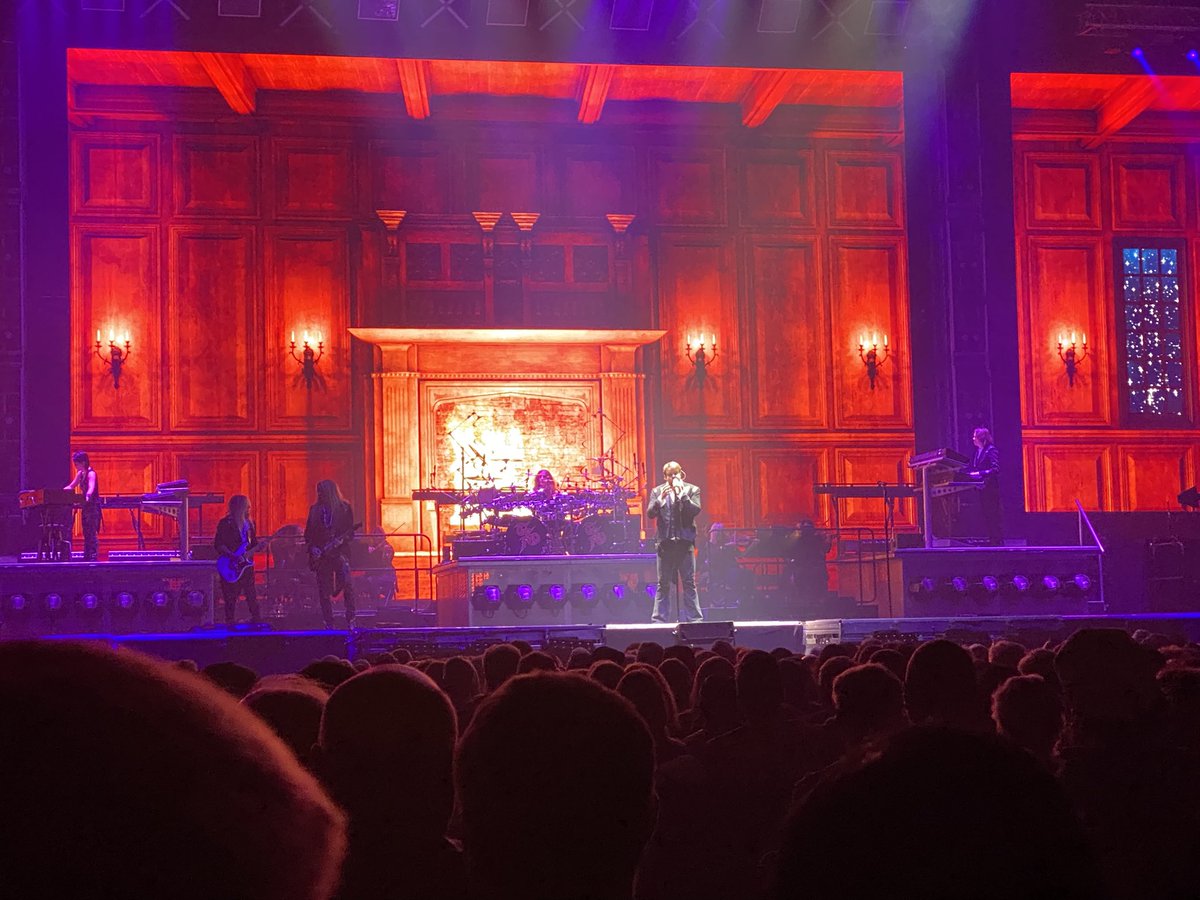 RussCeccola's tweet image. Hey @CalebJohnson Loved seeing you and @trans_siberian in Philly this afternoon. I’ve got to make a point of catching one of your solo shows next year. All my best to you guys for the rest of the tour. Thanks for making me feel the Christmas spirit on this first day of winter.