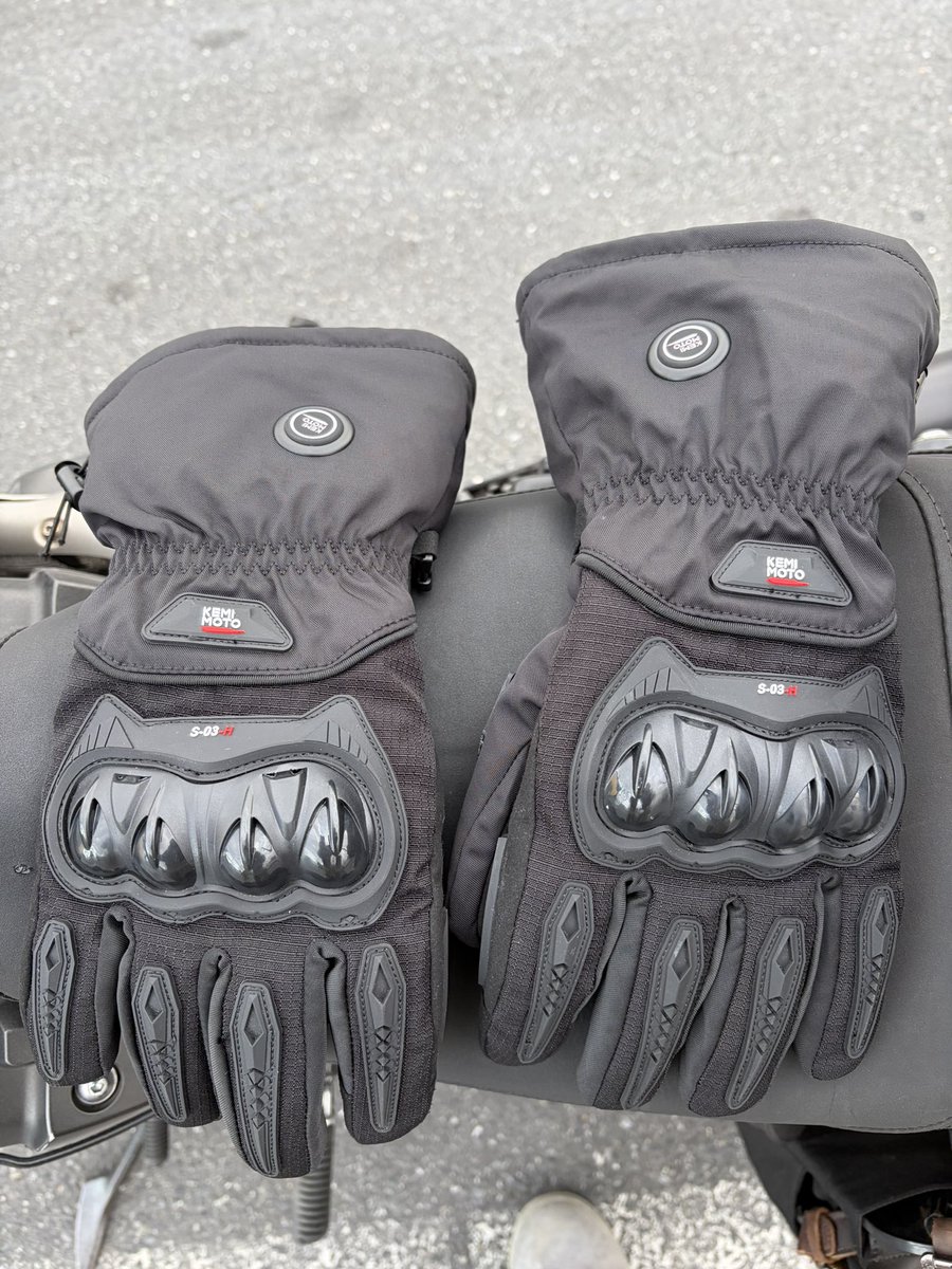 biroshing's tweet image. ついに電熱グローブ買ってしまった。
朝2度位の中を高速含めて1時間弱。
全く寒くない。
いいじゃん。

通勤ですけど…