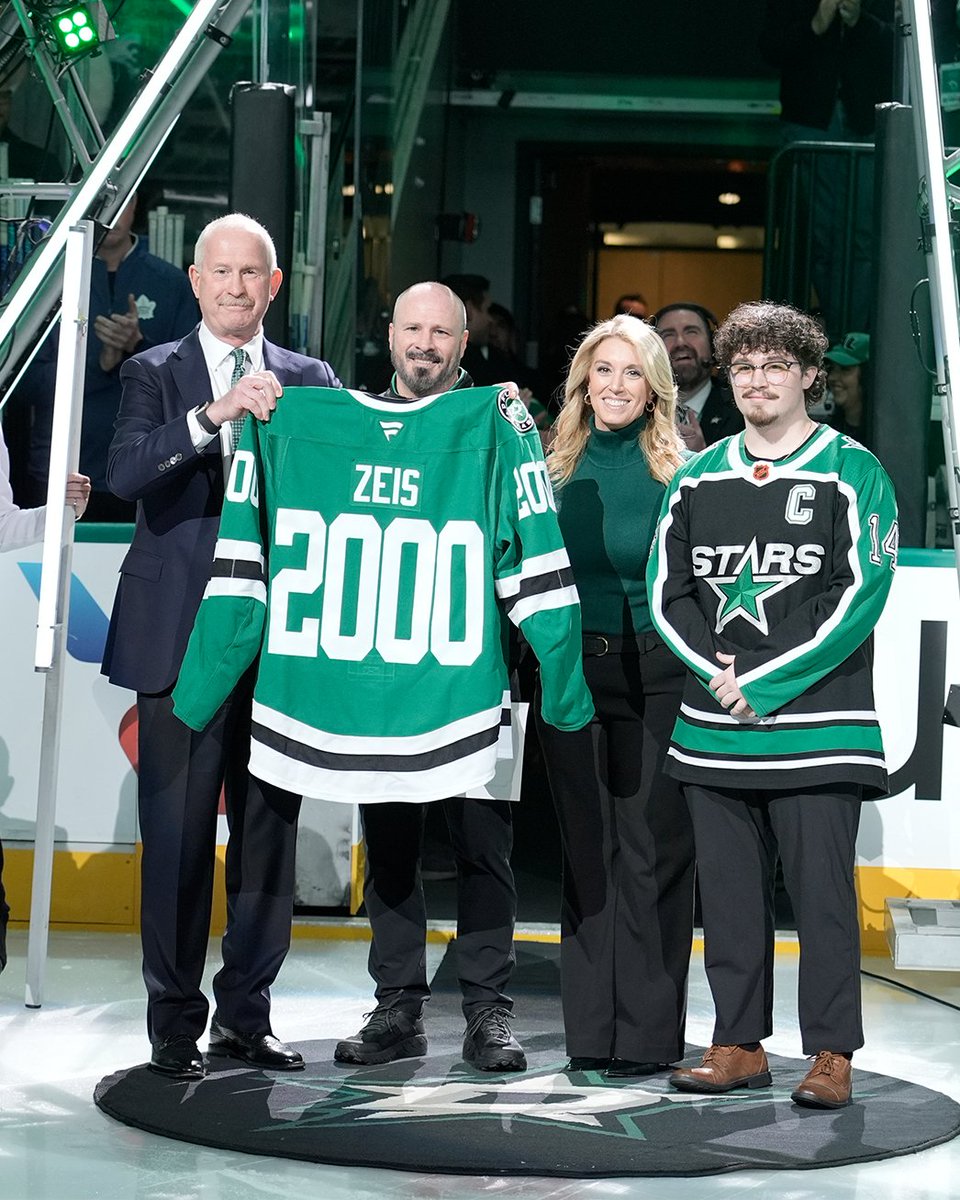 Celebrating 2,000 professional hockey games for the backbone of our bench 👏

Congratulations to our Head Athletic Trainer, Dave Zeis!
