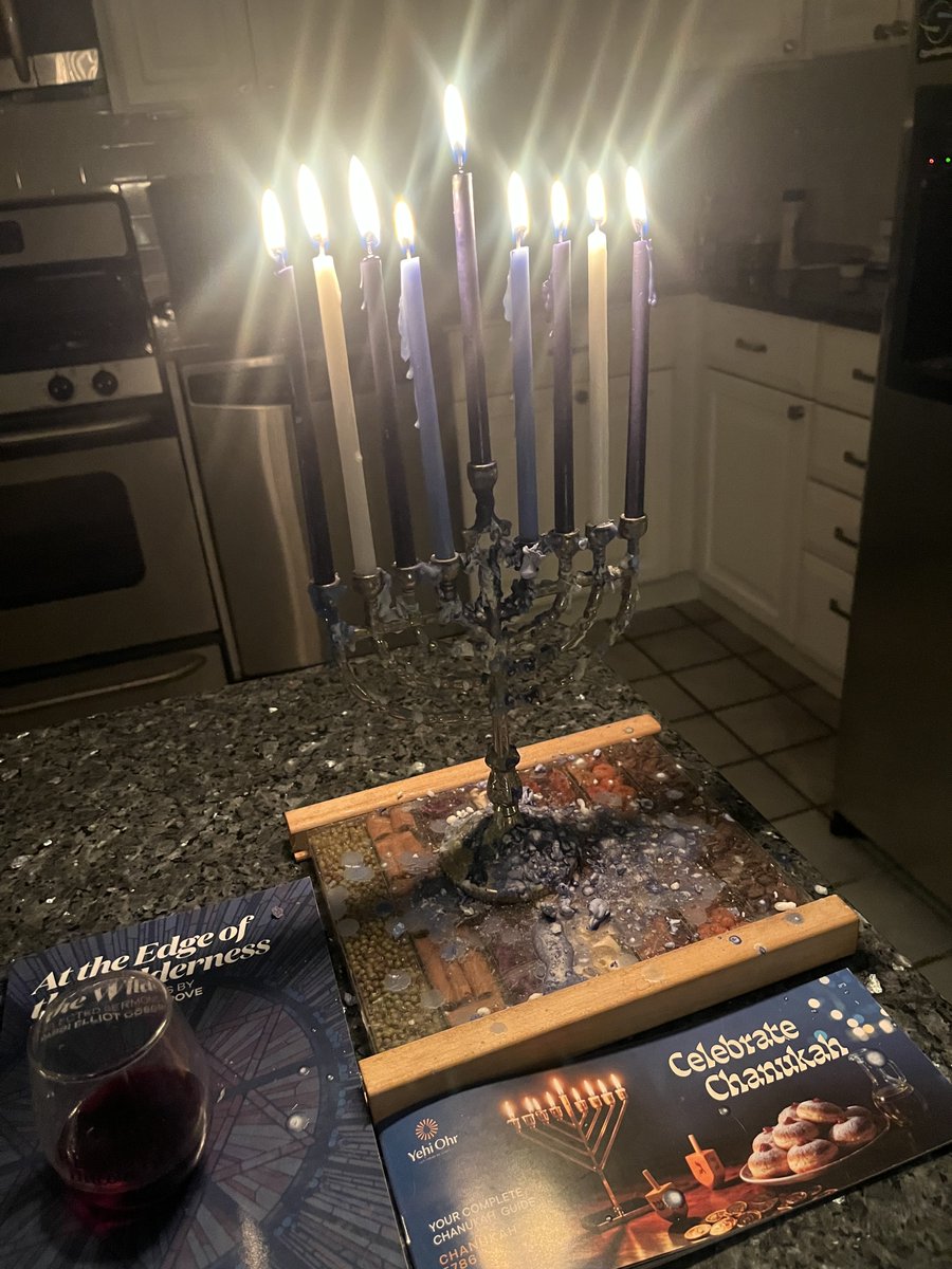 DGLebowitz's tweet image. Happy 8th night of Hanukkah!🕎