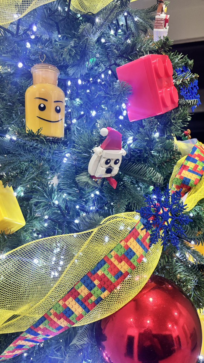 Lylakins's tweet photo. After much procrastination. I finished #LegoTree https://t.co/HLP29D3Mez