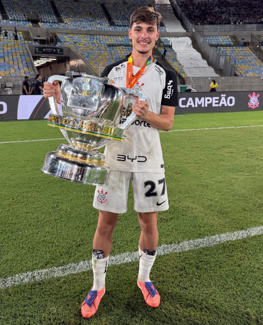 DataFutebol's tweet image. jogadoraço.