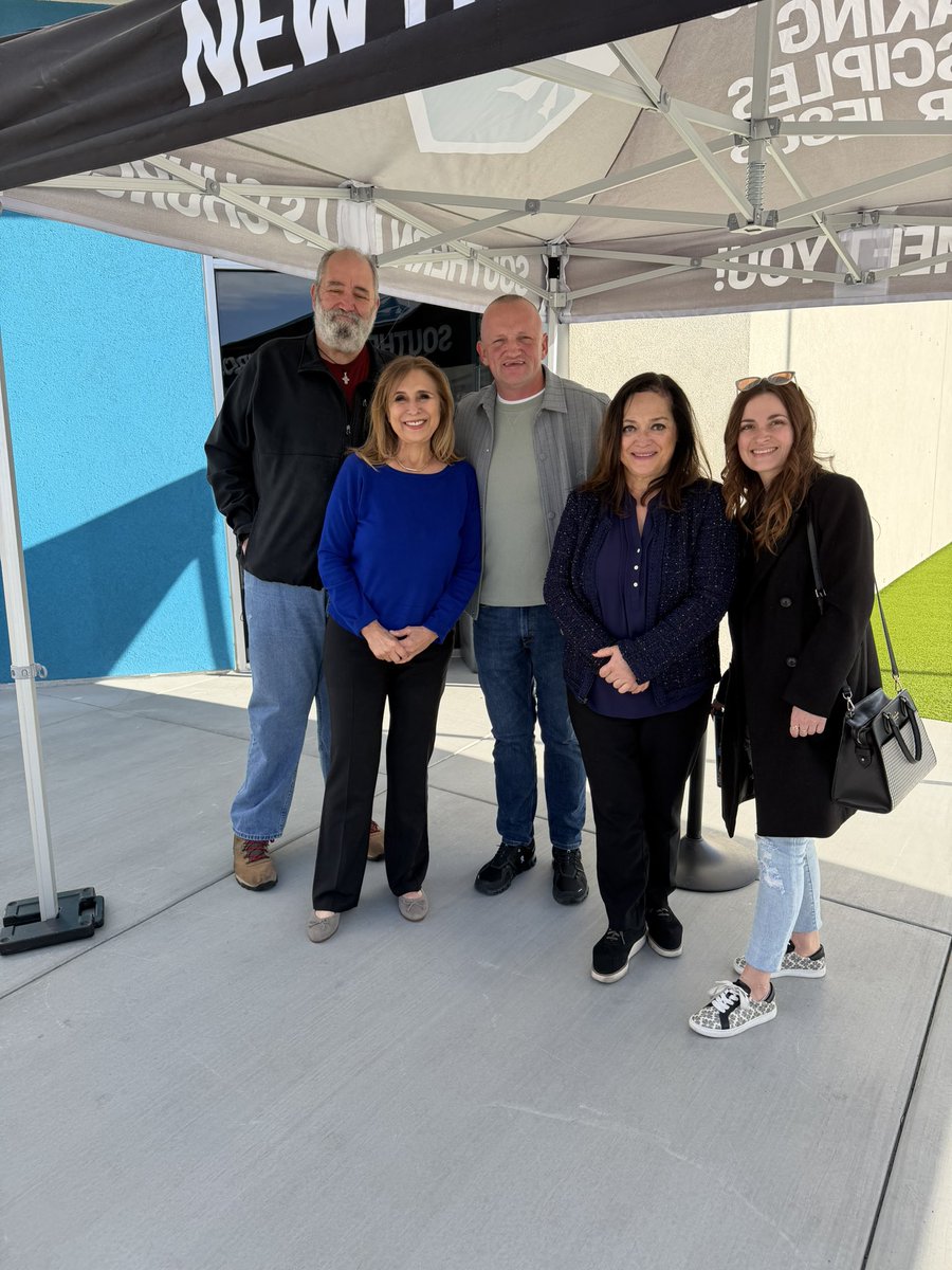 VictoriaDseaman's tweet image. Keeping prayed up with my friends @rob_banghart @davidjmcgowan @sam_burgess_76 at my favorite church @southernhillslv with my favorite Pastor @joshuateis and then met my good friend for tea at the @thecobblestonecottagelv #prayedup #teatime