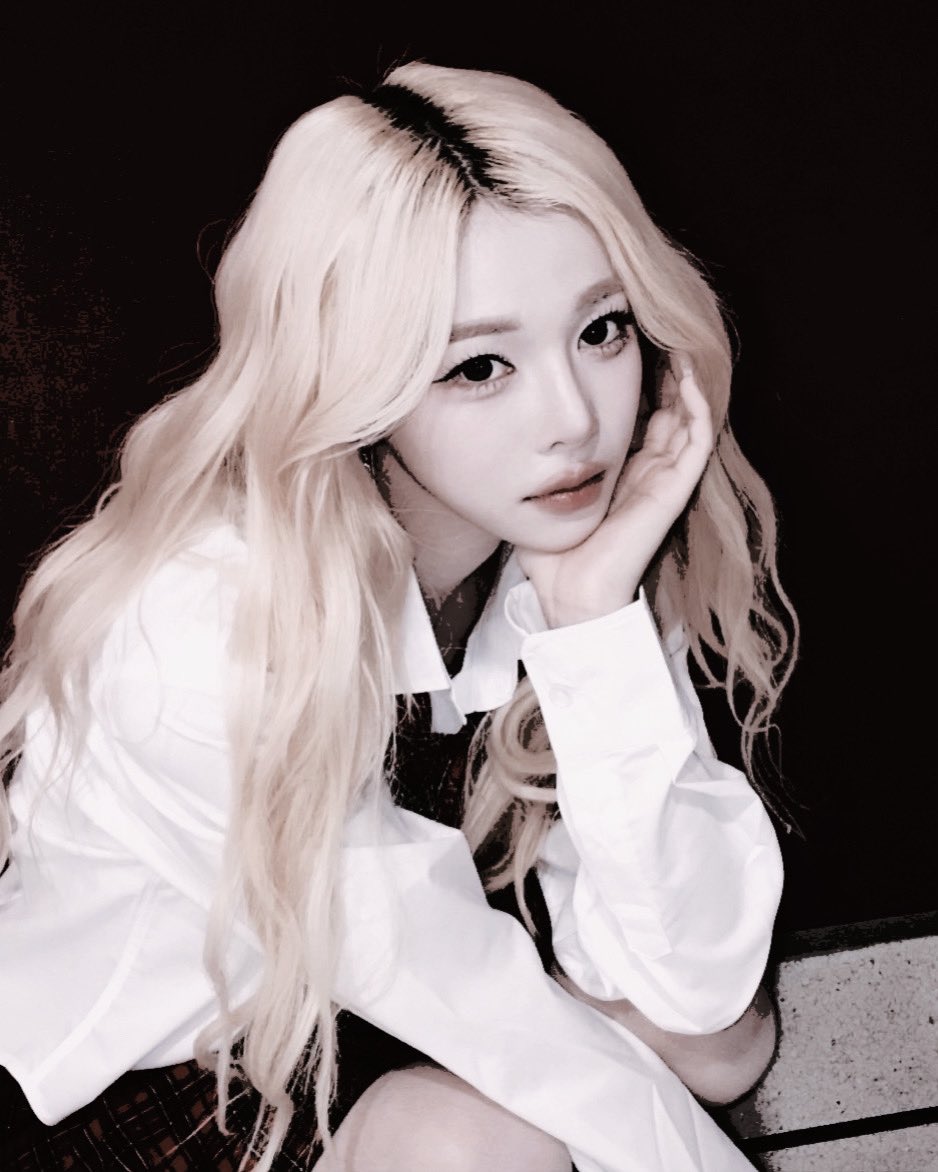 honeysanguine's tweet image. ⠀

⠀⠀⛧ ˖ ˚ 🍒   CERISE⠀MOON⠀╱⠀문채아.⠀

vampire  from  marseille.  singer—songwriter  and  frontwoman  for  the  pop  punk  band  ' rose  casket  '.  tattoo  artist  and  co—owner  of  a  famous  body  art  parlour.  sweet  and  inquisitive,  fascinated  by  humans.

⠀