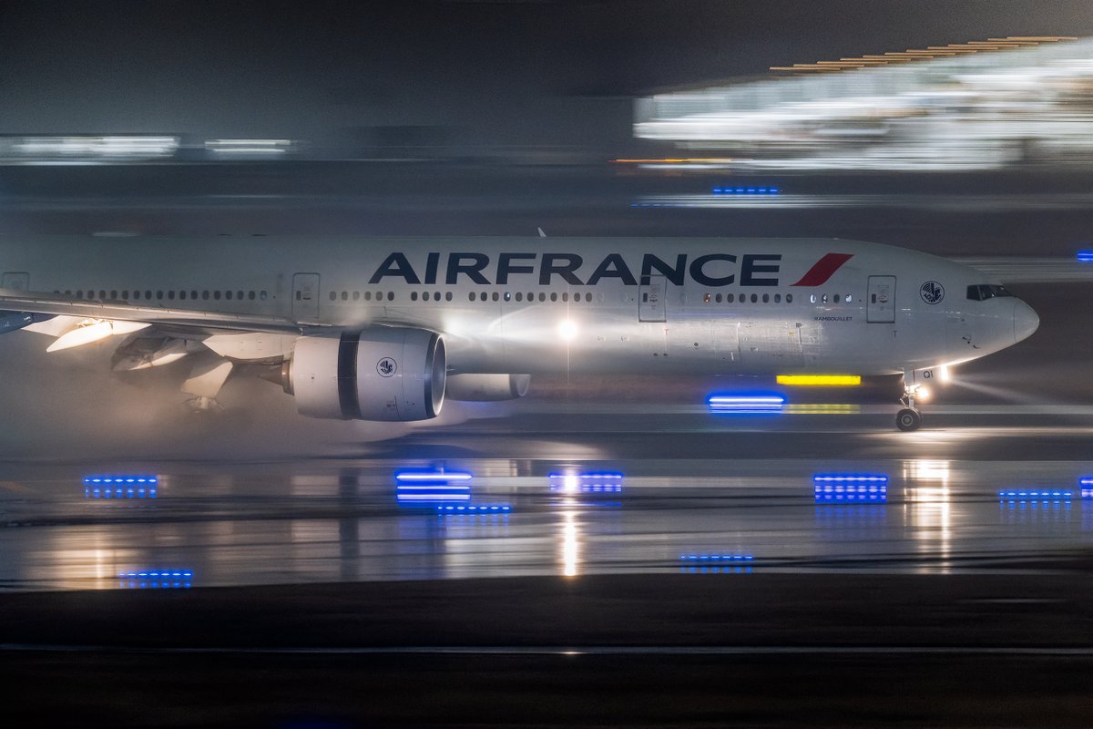 qsk1's tweet image. F-GSQI
"RAMBOURLLET"
手持ち400mmf2.8で窓顔解像にチャレンジ。
ブレ留めは完璧。反対側の窓まで写った。