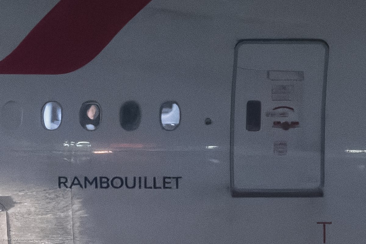 qsk1's tweet image. F-GSQI
"RAMBOURLLET"
手持ち400mmf2.8で窓顔解像にチャレンジ。
ブレ留めは完璧。反対側の窓まで写った。