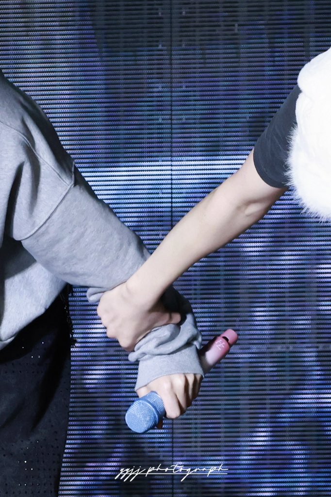 251221 홍콩 HQ 

손놓지마 행복한길만 걷자!

#성한빈 #SUNGHANBIN #成韩彬 #ソンハンビン 
#장하오 #ZHANGHAO #章昊 #ジャンハオ 
#ZEROBASEONE #ZB1 #제로베이스원