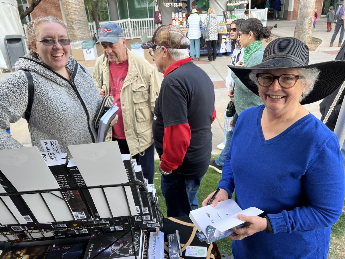 brickcavemedia's tweet image. #tbt to Adrienne's majestic hat for 2025 at Tucson Festival Books! This is going to need to become an annual thing :).
#scifi #TFOB #Bookfest
brickcave.media/index.php/auth…