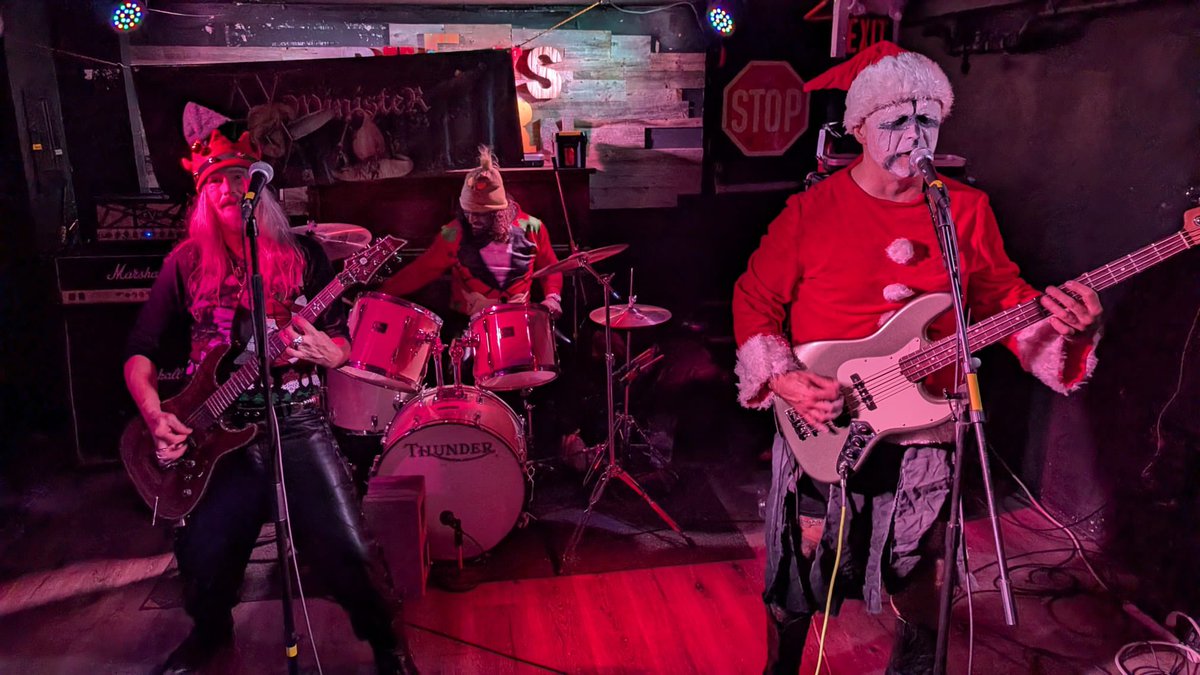 AxMinister tweet media