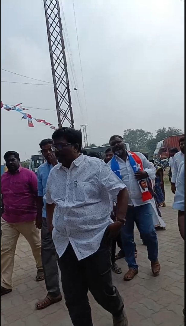 AdvocateVck's tweet photo. #திசம்பர் _21-12-2025
விக்கிரவாண்டி பேரூராட்சி
அலுவலகத்தில் துப்புரவு
தொழிலாளர்கள் மேம்பாட்டு
தொழிற்சங்க கொடியேற்றி
கல்வெட்டு மற்றும் பெயர்ப்பலகை
திறப்பு விழா வழக்கறிஞர் அண்ணன் தி.#திலீபன் அவர்களின் 
ஒருங்கிணைப்பில் நடைபெற்றது.
@thirumaofficial https://t.co/3HucHIOiNl