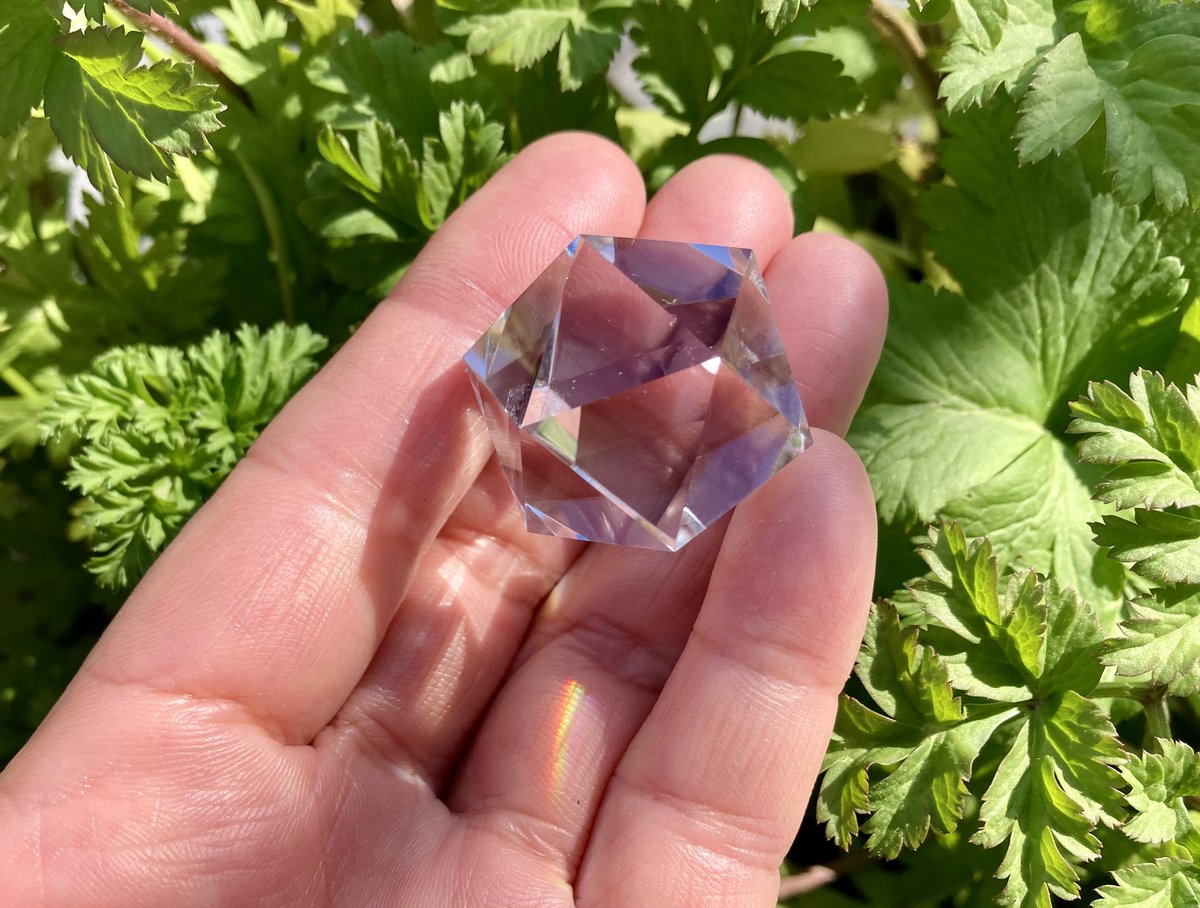 ブラジル産・水晶20面体　30mm　≒25g C 水晶20面体 クリアなブラジル産水晶で製作しました。 30mmと大きめで