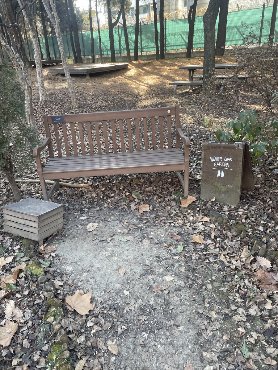 dashydefiance's tweet photo. 🐳💜 WHALE ADOPTION ALERT 💜🐳

Final restock at hobi’s and taes bench in Seoul forest! (Cause these whales ain’t fitting in my suitcase)

Wish I could set up a place like this near my house, but who would come to the middle of nowhere in the Netherlands https://t.co/cCGJvb4CpU