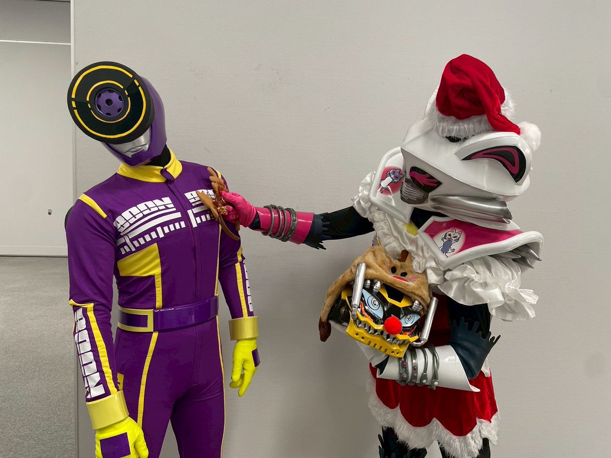 🐈「ちょっと、アンタもこれ付けなさいよ！」 🛞🟣「そんなの付ける