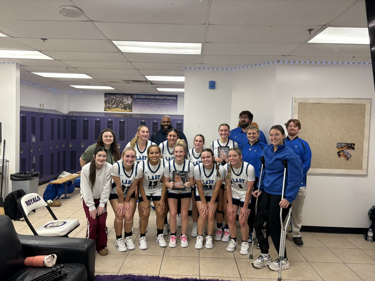 ayreonahoops's tweet photo. consolation bracket winners! It all starts somewhere. Can’t settle, back to work. #backtowork #grinddontstop #prephoops https://t.co/9upYQXuRIH