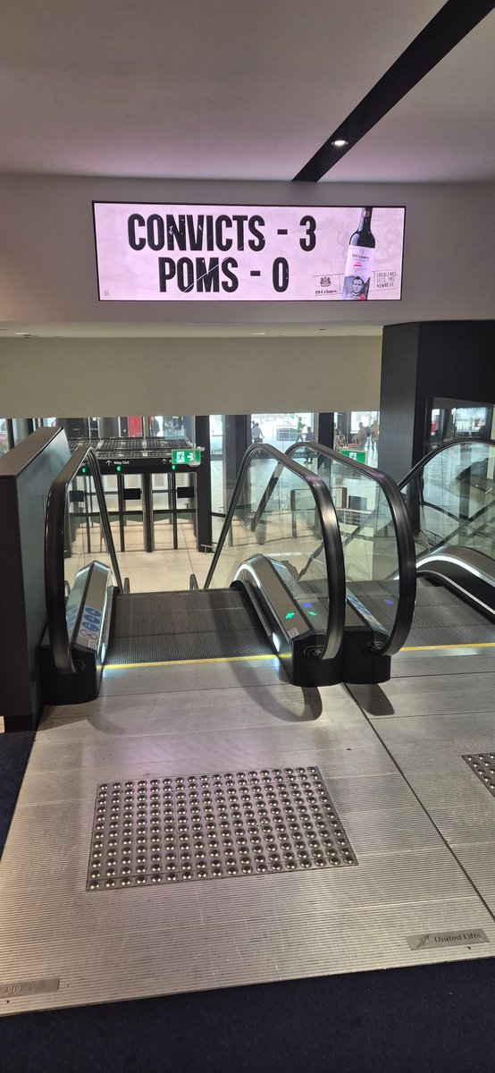 AshesVictory's tweet image. Melbourne Airport. Gotta love the convicts, they certainly know how to stick the boot in 🤣👏👍