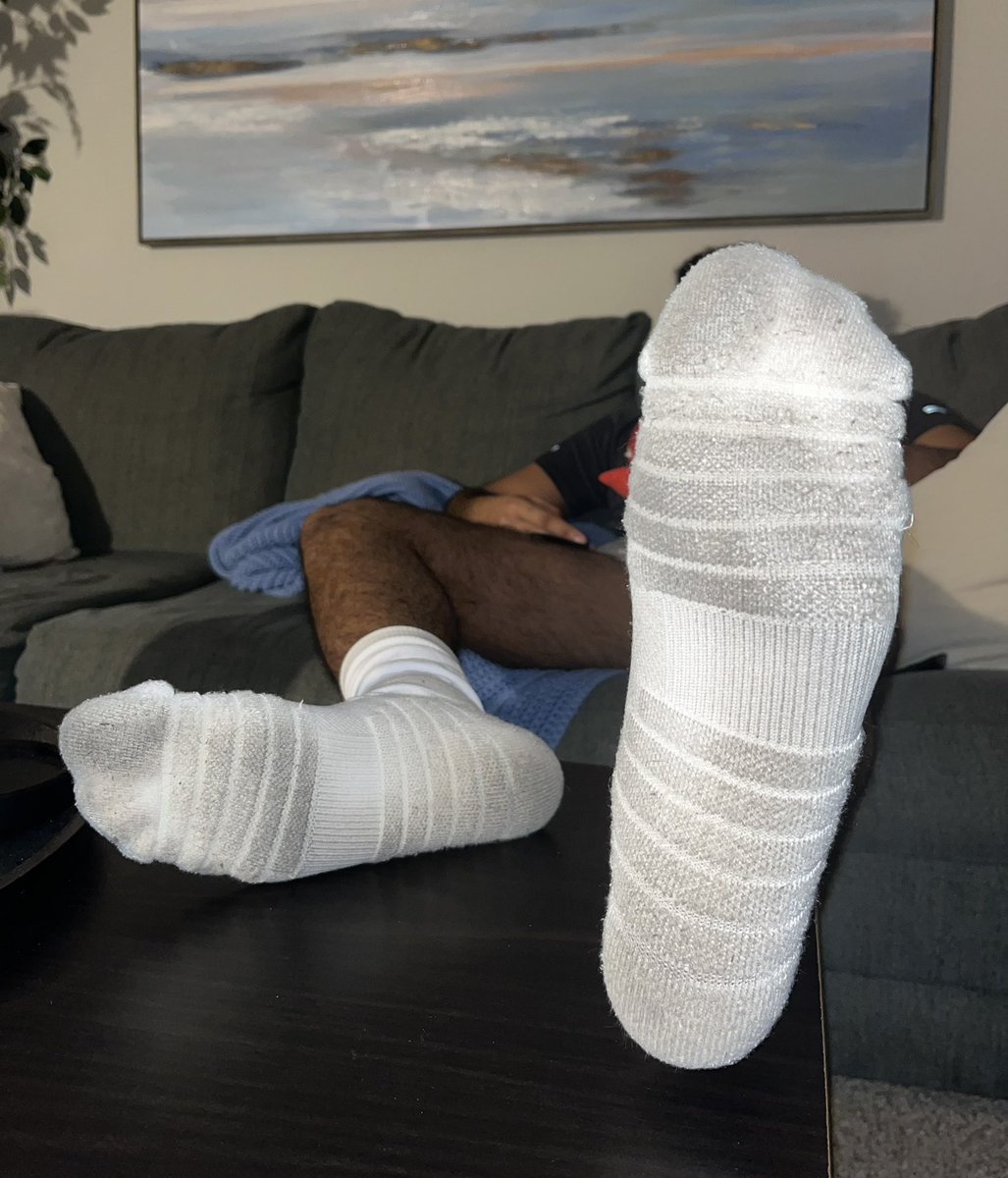 masternicksocks's tweet photo. I sit back and chill while you worship and send to my sweaty alpha feet😈sounds like a good night😂 https://t.co/GSUt1HllcG