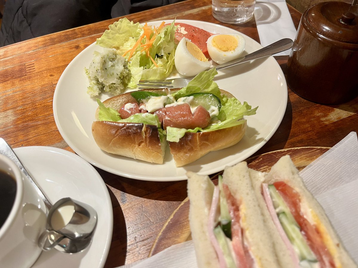 おはモーニングセット ☕️ 滅多に無い朝ごパン 🥪🌭