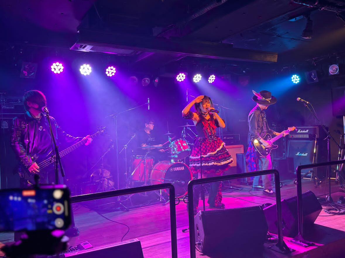 MOZ_KAMD's tweet image. 昨日は岩国ロックカントリーさんでのライブありがとうございました！
とっても楽しいライブでした😊
そして山口の皆さん優しくてあったかい✨
最高の1日になりました◦°˚\☺/˚°◦

 #MOZZ
 #岩国ロックカントリー