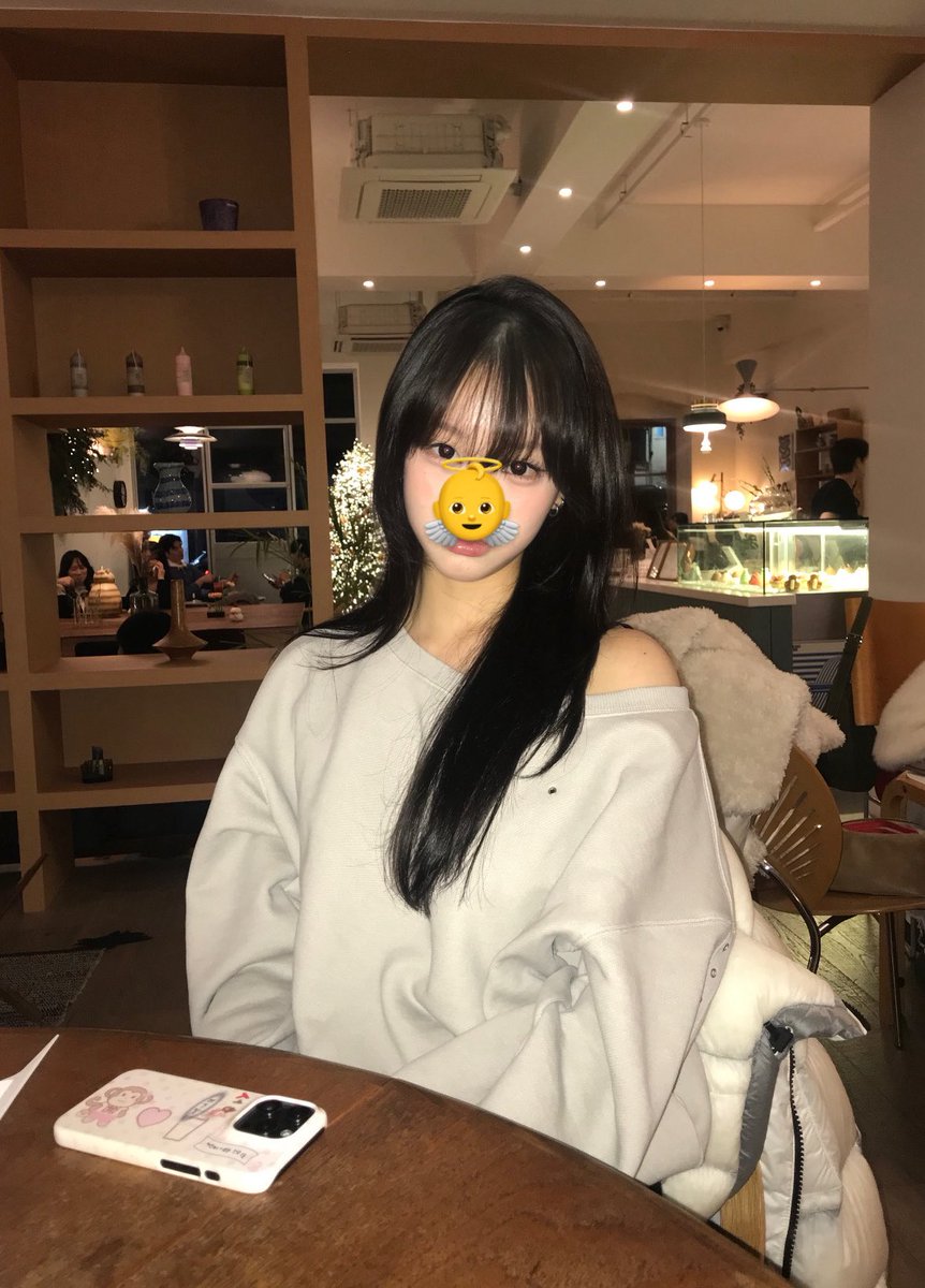 killuvibe's tweet photo. 냐냐냐냐냥 ㅋㅋㅋ(네일 셀프로한거니까 욕하지마세요) https://t.co/KXh5P1Le2D