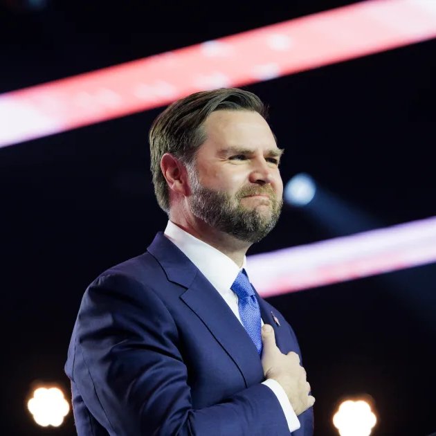 EricLDaugh's tweet image. 🚨 BREAKING: JD Vance defends Tucker Carlson, saying Tucker has a place in the conservative movement

"Tucker’s a friend of mind. Do I have disagreements with Tucker Carlson? Sure. I have disagreements with most of my friends, especially those who work in politics."

"I’m [also]…