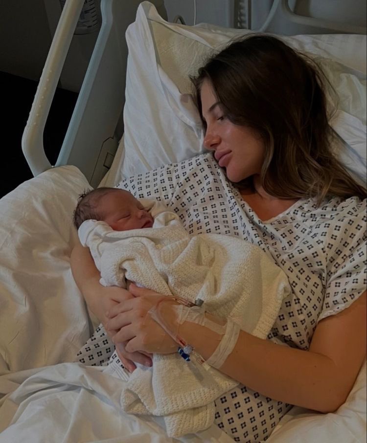 thehurlerlynch's tweet image. nosso raio de sol chegou ☀️