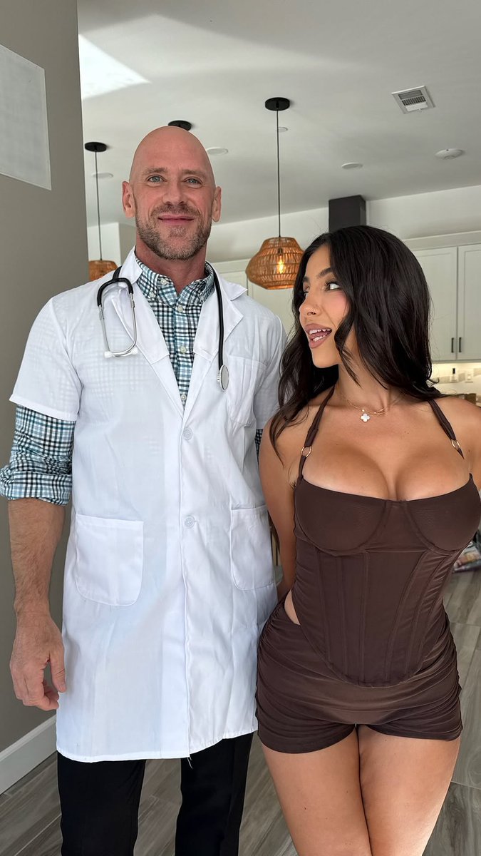 lenatheplug's tweet photo. @Samipaige113 Me and Johnny Sins https://t.co/W2FP6zeLtC