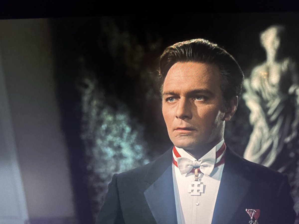 carriesmith1123's tweet image. My yearly post acknowledging Captain von Trapp is an absolute smoke show and this is one of the most sweet &amp;amp; romantic scenes of movie history  #soundofmusic