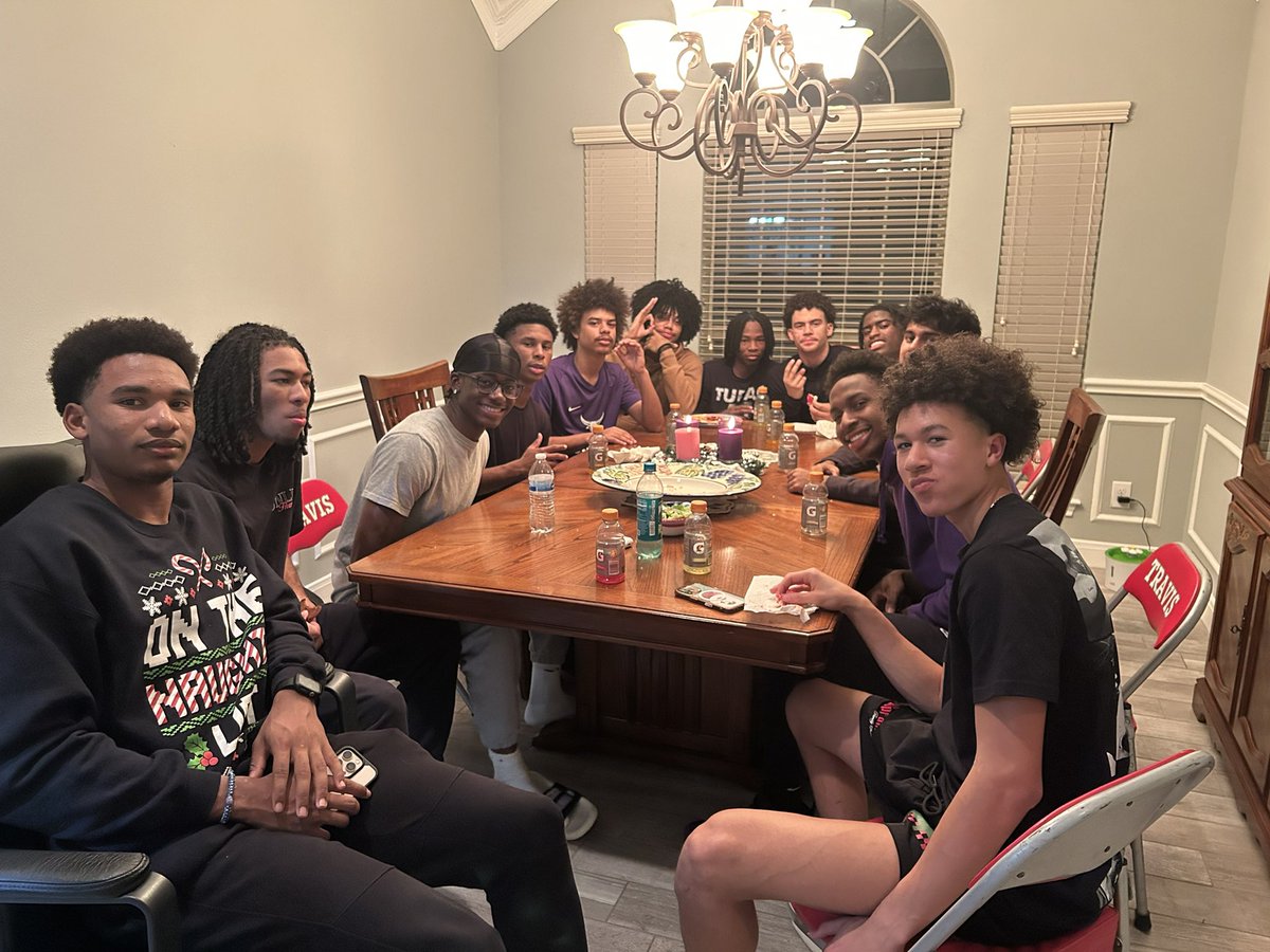 Travis Basketball tweet media