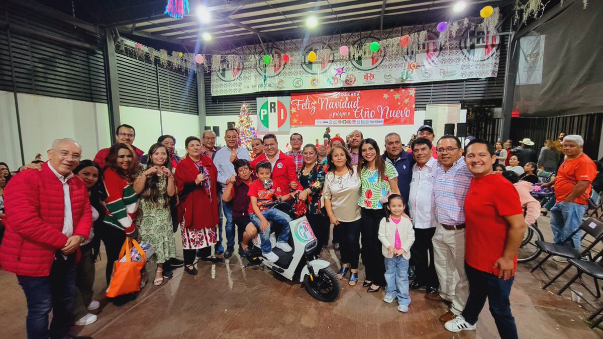 PRIOaxaca_'s tweet photo. Celebramos con alegría nuestro tradicional convivio navideño, un espacio de encuentro, compañerismo y unidad entre la familia priista. Compartimos momentos de cercanía y agradecimiento, fortaleciendo los lazos que nos unen para trabajar juntos por Oaxaca y por México. https://t.co/aLNO3QMGkC