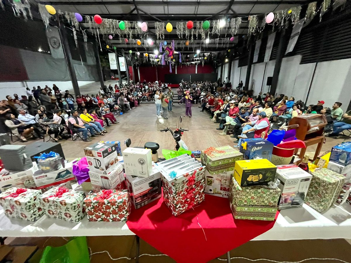PRIOaxaca_'s tweet photo. Celebramos con alegría nuestro tradicional convivio navideño, un espacio de encuentro, compañerismo y unidad entre la familia priista. Compartimos momentos de cercanía y agradecimiento, fortaleciendo los lazos que nos unen para trabajar juntos por Oaxaca y por México. https://t.co/aLNO3QMGkC