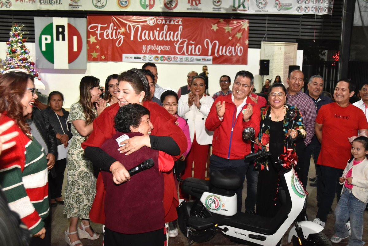 PRIOaxaca_'s tweet photo. Celebramos con alegría nuestro tradicional convivio navideño, un espacio de encuentro, compañerismo y unidad entre la familia priista. Compartimos momentos de cercanía y agradecimiento, fortaleciendo los lazos que nos unen para trabajar juntos por Oaxaca y por México. https://t.co/aLNO3QMGkC