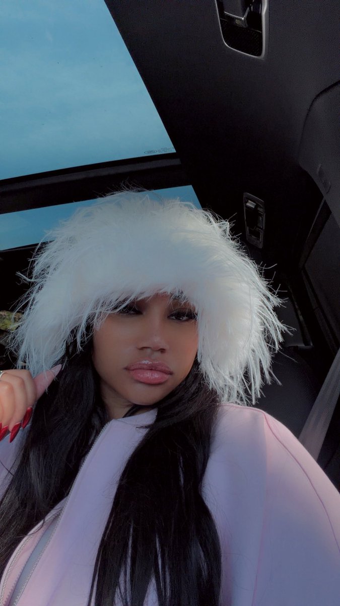 janiaabaniaaaa's tweet image. People love to hate but hate to LOVE 🌚