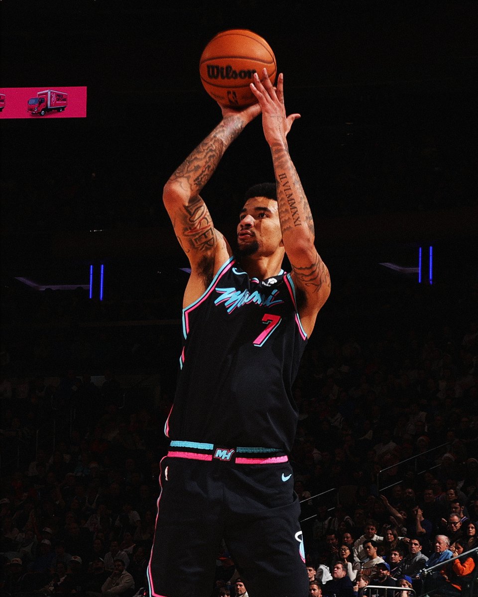 NBA's tweet image. Kel'el Ware tonight: 

28 PTS | 19 REB | 5 3PM

He's the FIRST player in Heat history to record 25+ PTS, 15+ REB, and 5+ 3PM in a regular season game 🔥🔥🔥