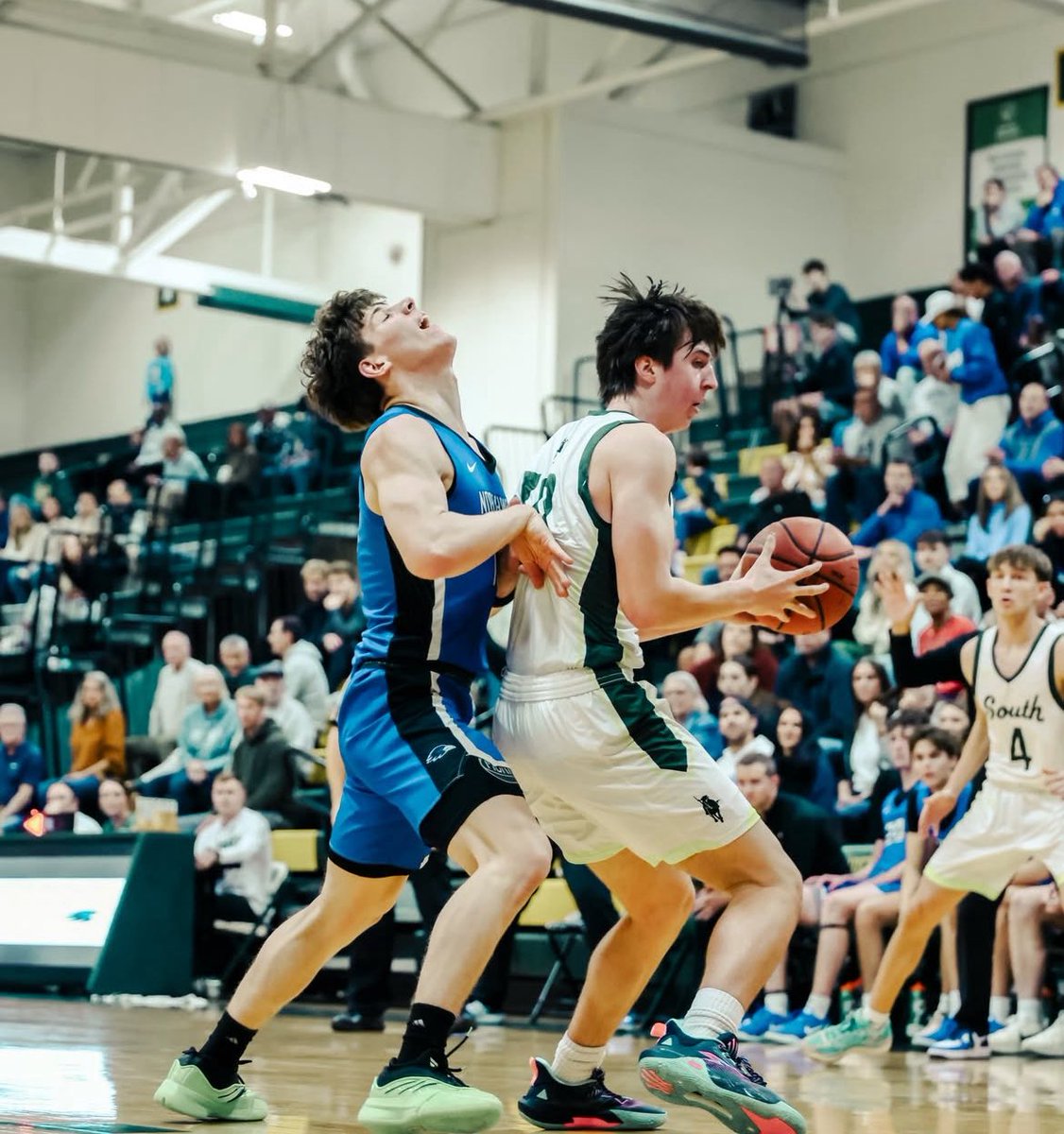RandyM450's tweet photo. did I just see a picture of gavin popik flopping on defense? the jokes write themselves https://t.co/SjaDgp5rMK