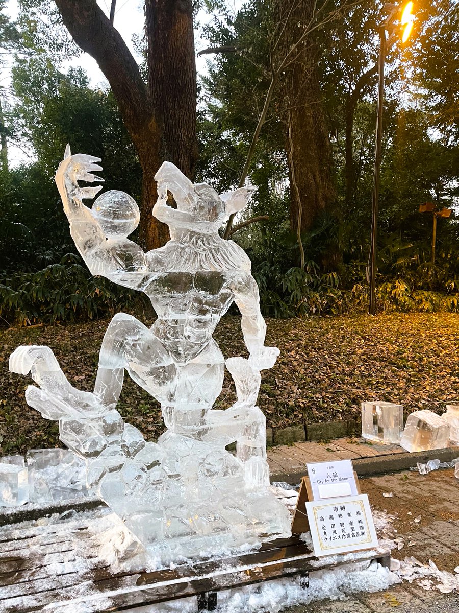 🐧＜割れてるのは氷じゃない！腹筋だ！ 吠えろ！カービングされた筋肉