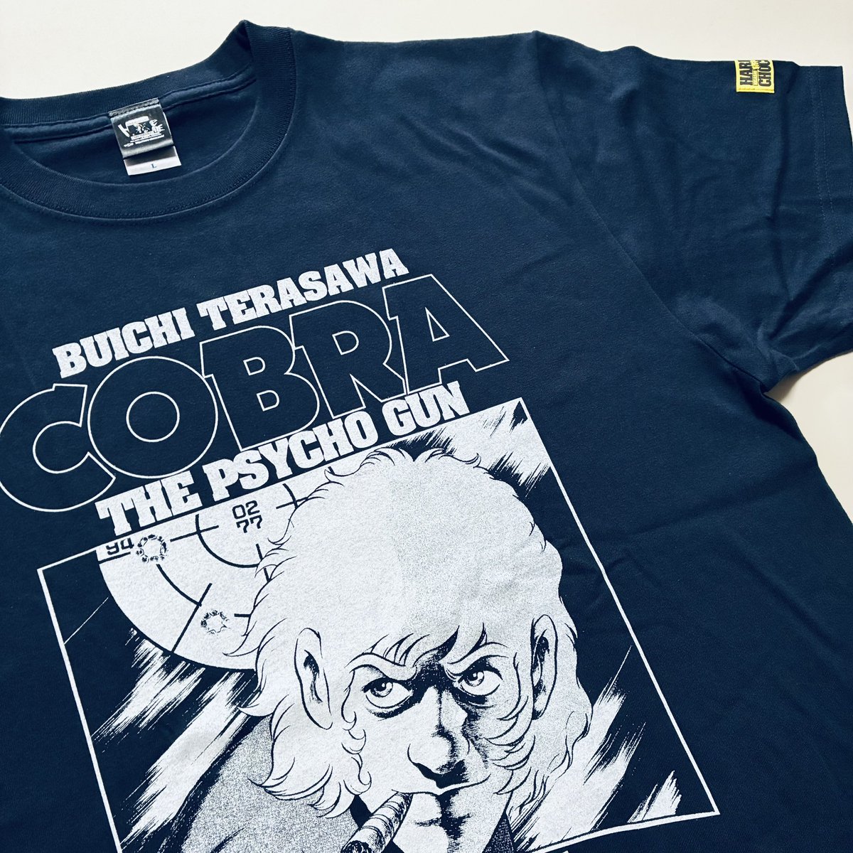 フロントにコブラを、バックには総合管理コンピューター・ガイラの姿を