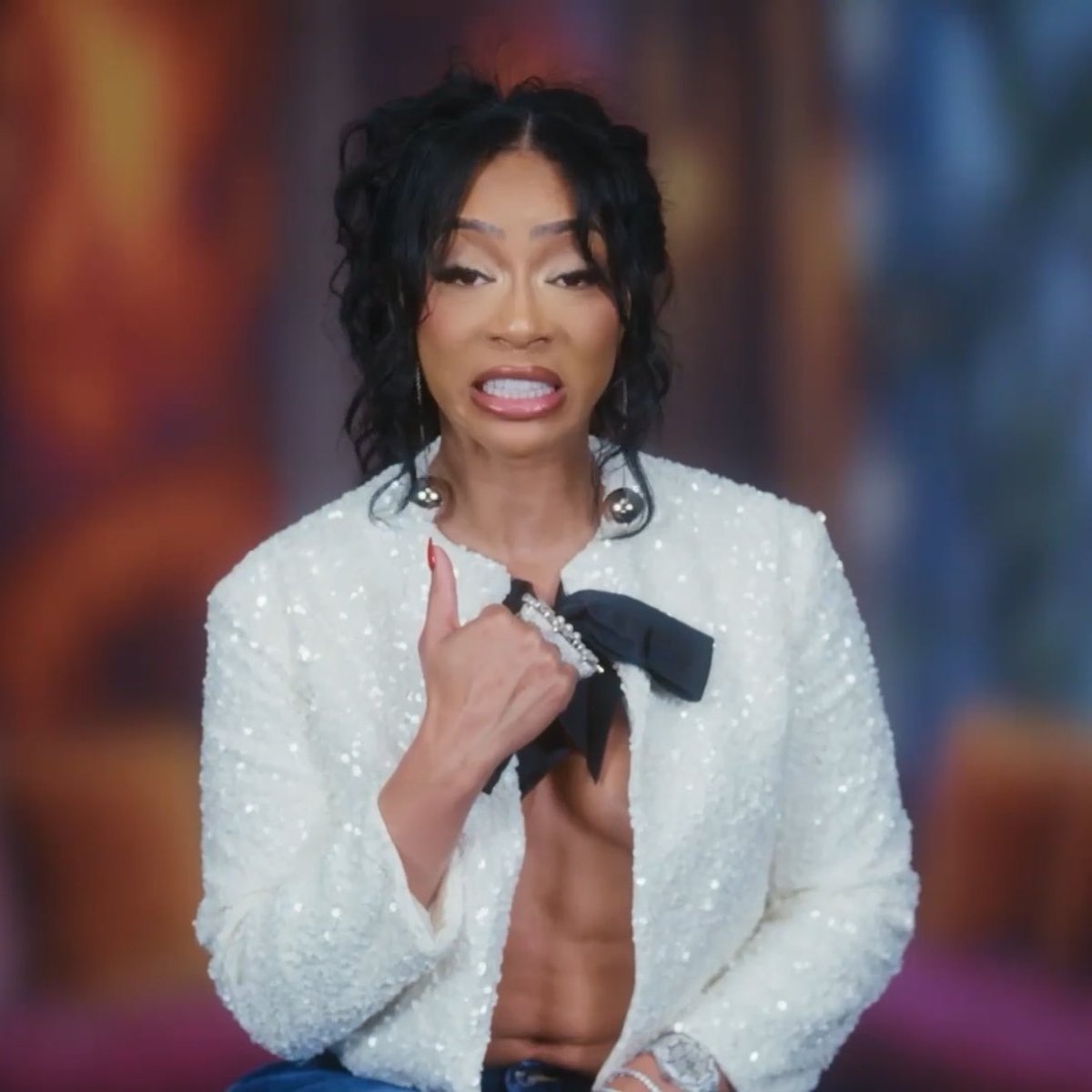 DMX??? RUFFRIDER??!?? TEENAGE MUTANT NINJA TURTLE?!!?! D’ANGELO WITH THE SCARF OFF??!😂😂😂😂 tommie read tavii down! #BaddiesUSA