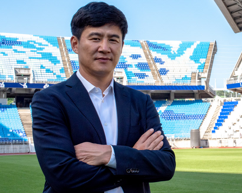 KORFootballNews's tweet photo. Suwon FC entered talks with manager Nam Ki-il, but the negotiations fell through. They are now expected to appoint manager Park Kun-ha. (Sports Kyunghyang) https://t.co/2Ccxj3tlAO
