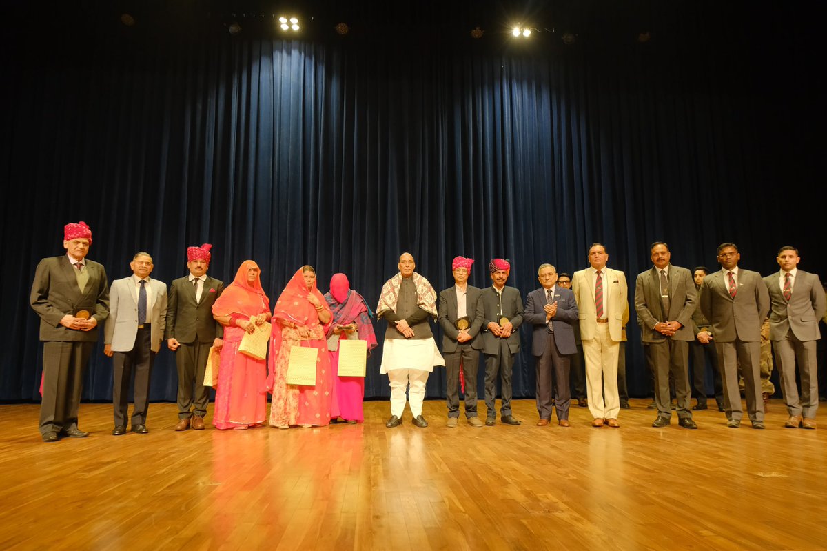 rajnathsingh's tweet photo. Felicitated the family members of Second Lieutenant Arun Khetarpal, PVC, and the next of kin of his tank crew at the special screening of film ‘Ikkis’ in New Delhi. Arun Khetarpal fought valiantly in the 1971 war and made the supreme sacrifice for the nation. The film Ikkis showcases his bravery and celebrates the courage of our Armed Forces.

Also had a wonderful interaction with the actors of Ikkis. I wish them success in their future endeavours.