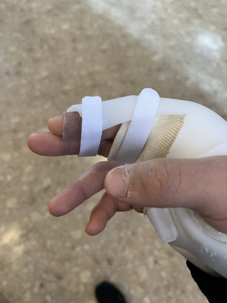 お寿司が食べやすくなる装具🍣