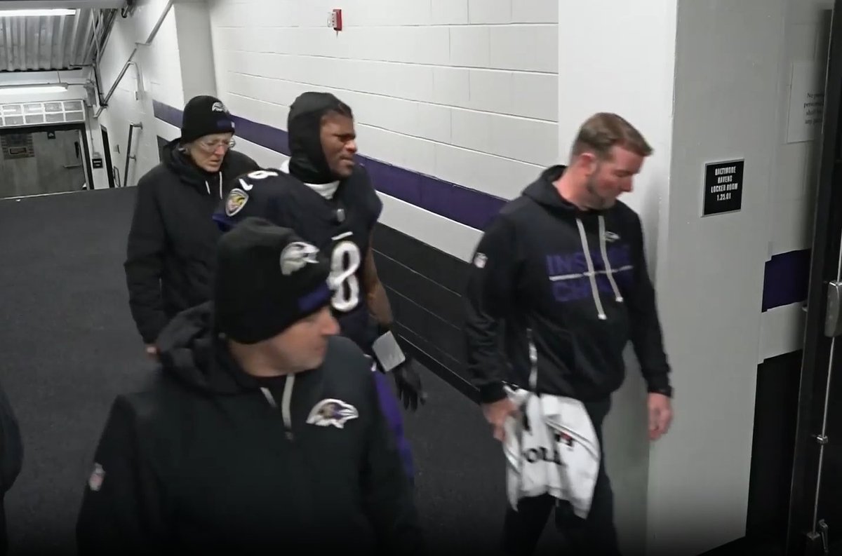 NFLonFOX's tweet image. Lamar Jackson is questionable to return with a back injury.