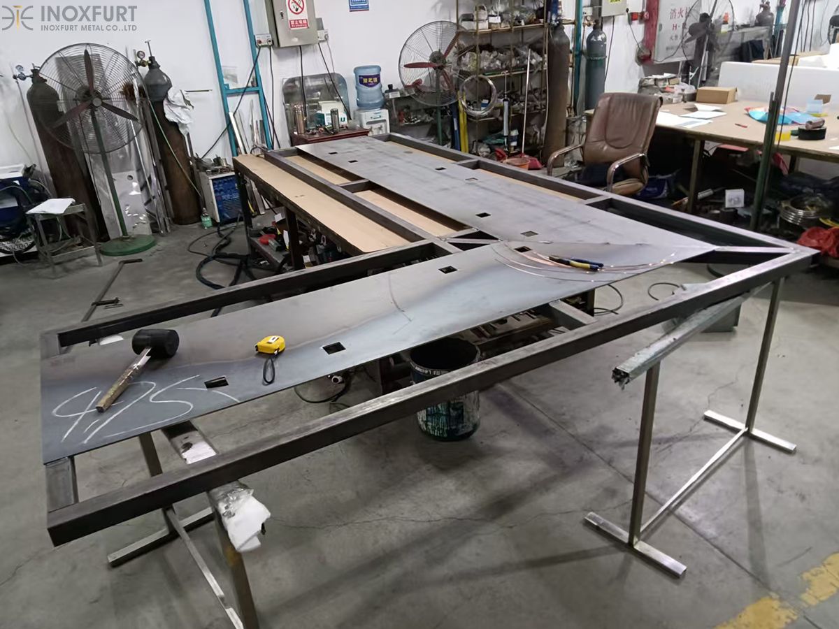 JohnnyOu11's tweet image. Iron frame with powder coating for glass partition
Please feel free to contact us:
Email: johnny@gdgdzp.com
WhatsApp: +86 130 68622964
Web: inoxfurt-metal.com
#hotelprojects #metalworks #metalpart #metalpartition 
#glasspartition #metalframe #sheetmetal #fixedfurniture