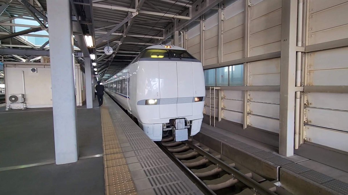 リニューアル前の683系8000番台N13編成(しらさぎ色) R6.3.15