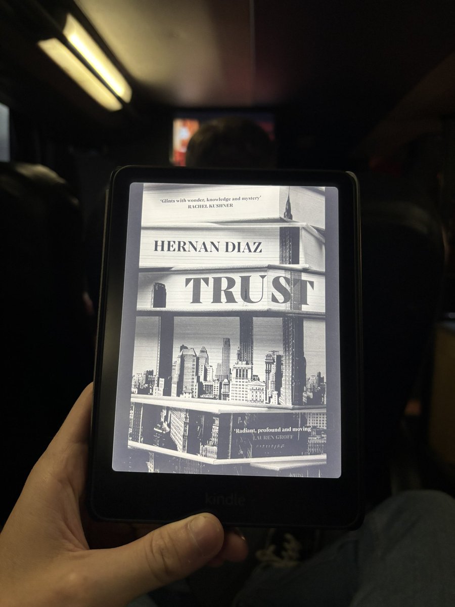 Terminado este librazo del argentino Hernan Diaz sobre una pareja americana en New York atravesados por Wall Street en los 20s/30s. Una misma historia contada desde 4 puntos de vista distintos.